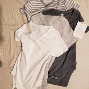 NWT baby 12 month bodysuit (set of 4)
